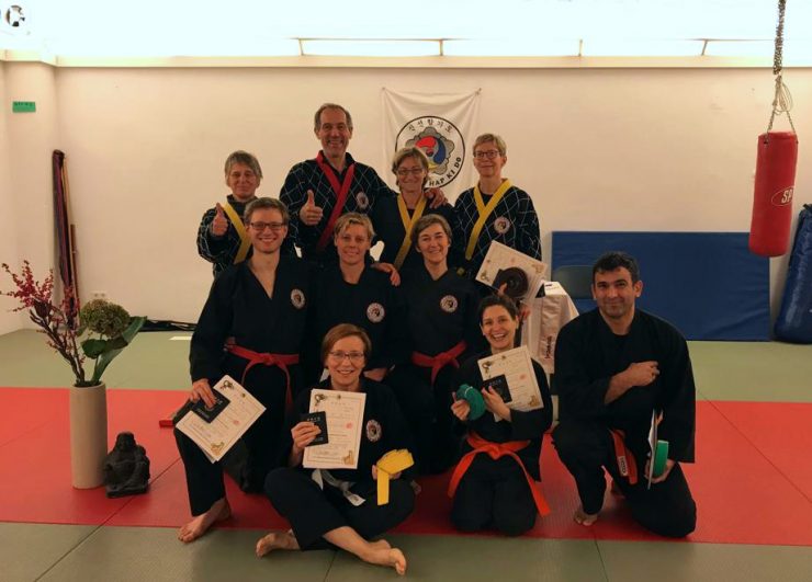 Prüflinge und Prüfer der Shinson Hapkido Kup-Prüfung